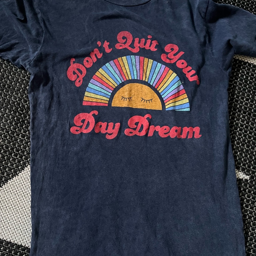Women’s Navy Graphic Tee - "Don't Quit Your Day Dream"
